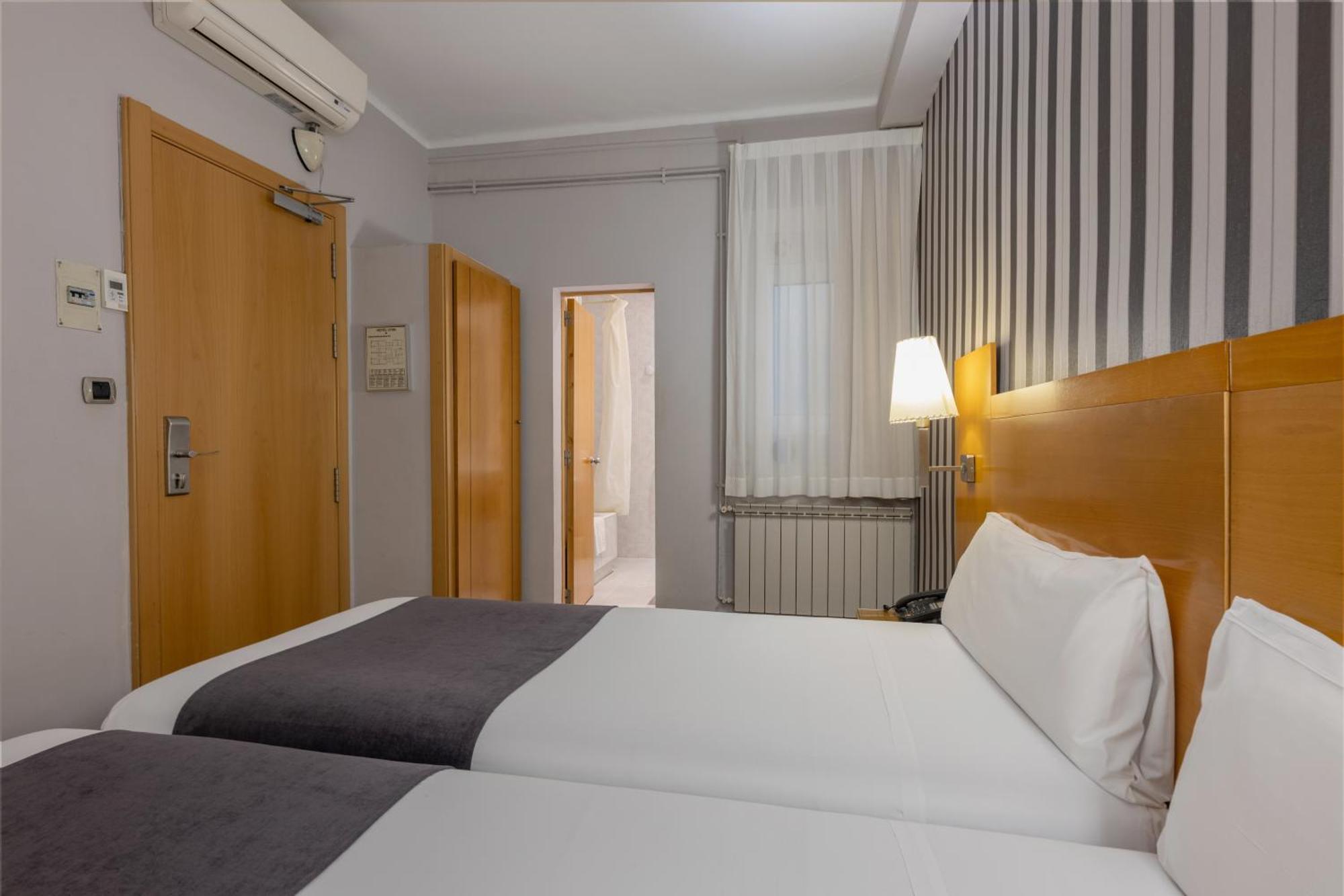 Hotel Lyon Барселона Екстер'єр фото