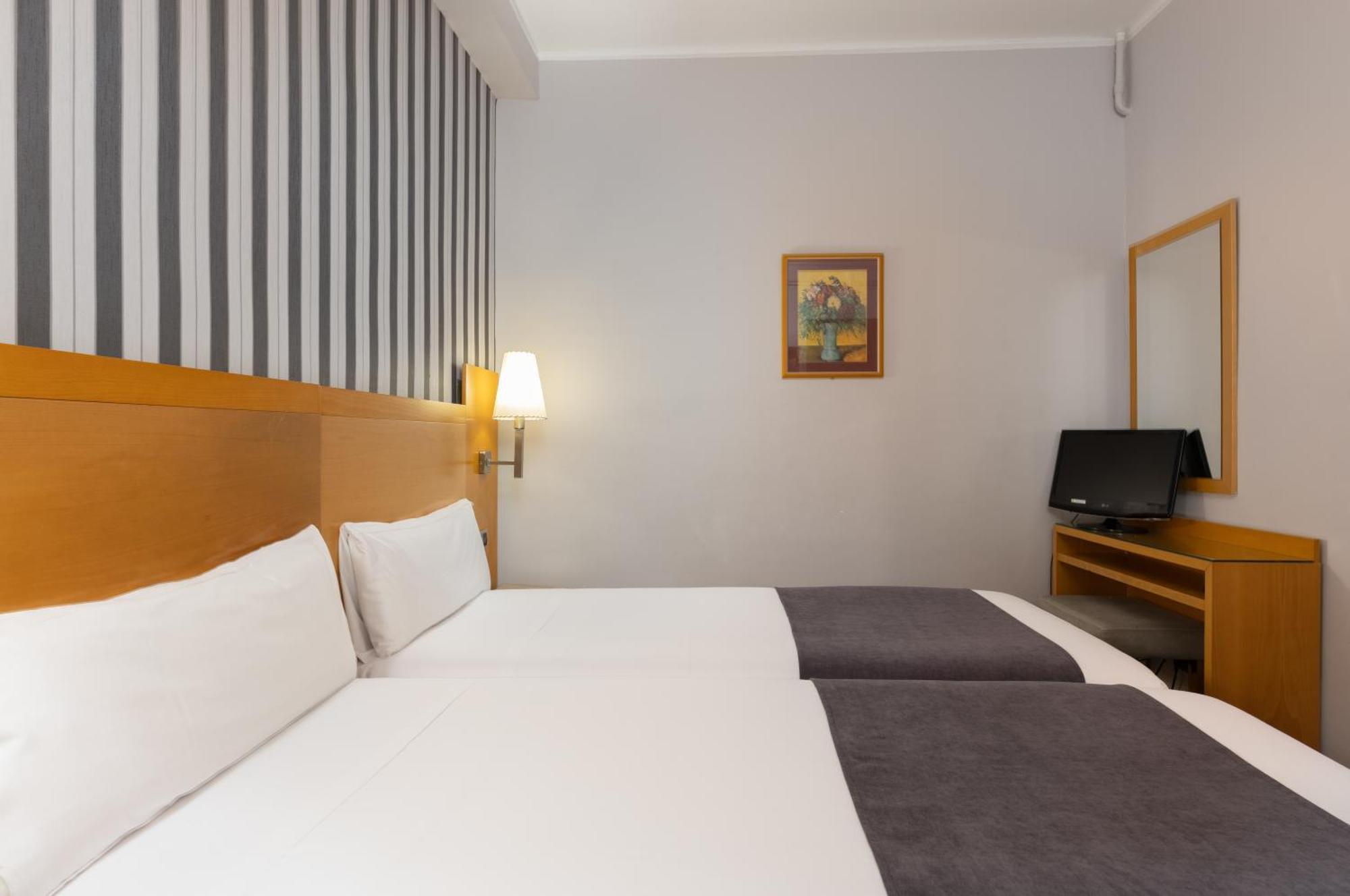 Hotel Lyon Барселона Екстер'єр фото