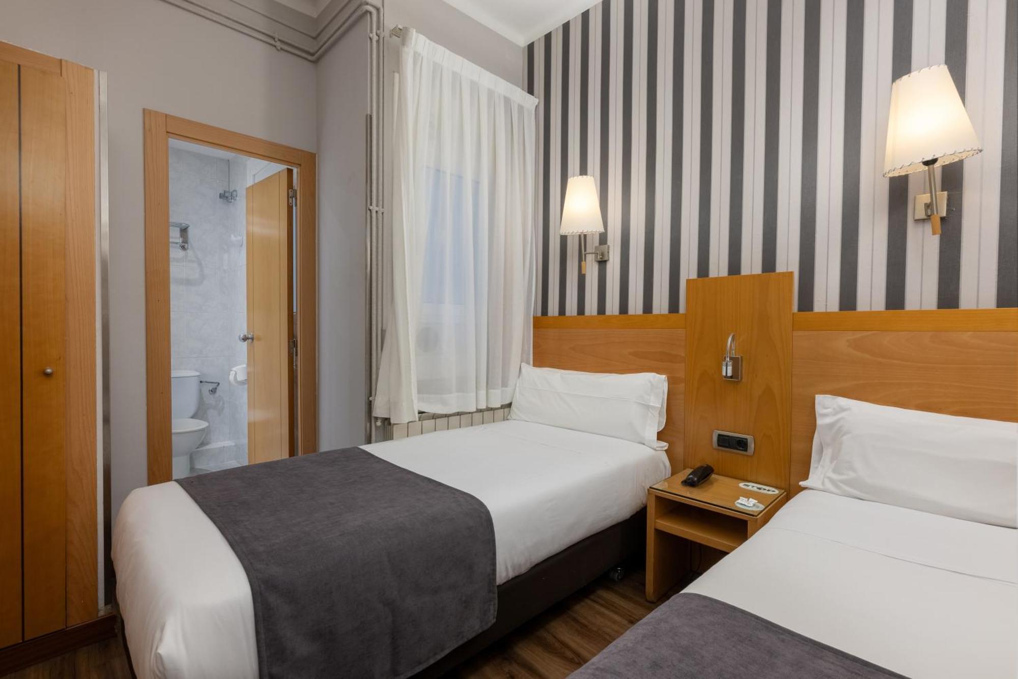 Hotel Lyon Барселона Екстер'єр фото