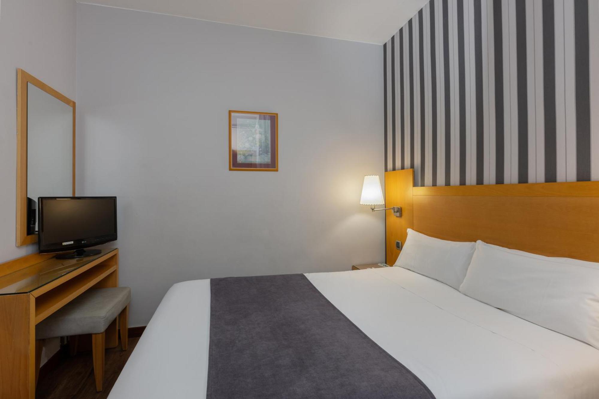 Hotel Lyon Барселона Екстер'єр фото