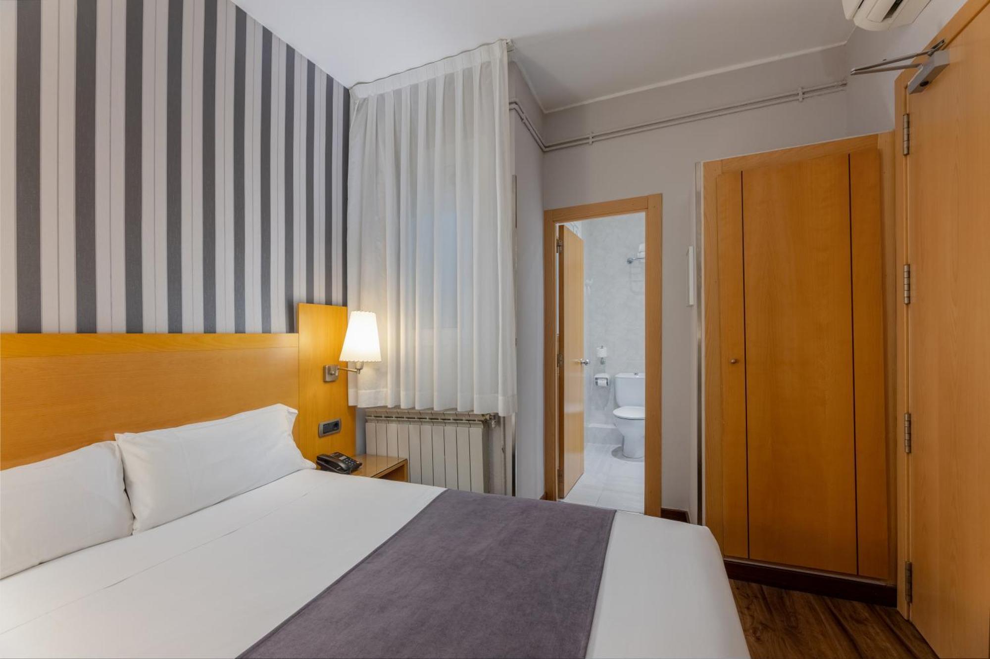 Hotel Lyon Барселона Екстер'єр фото